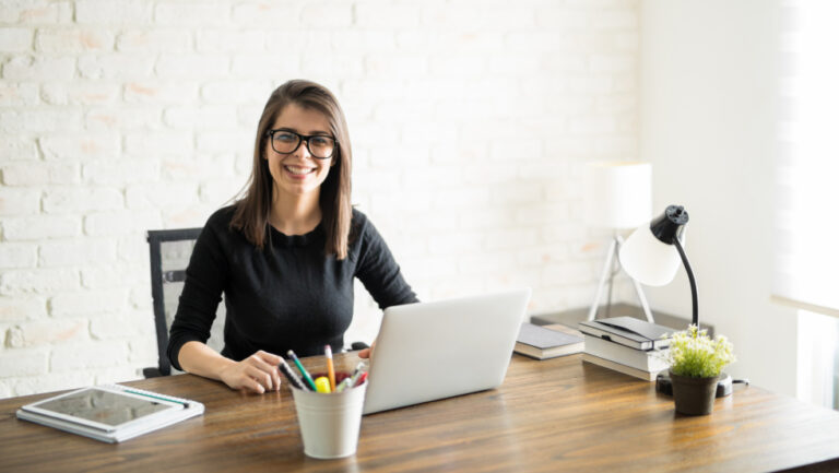 Read more about the article Social selling w&nbsp;praktyce, czyli jak budować wizerunek eksperta i&nbsp;sprzedawać bez&nbsp;słowa „sprzedaż”